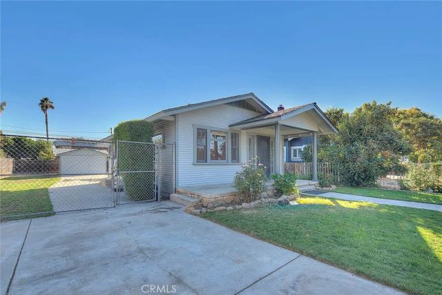 656 E Columbia, Pomona, CA 91767