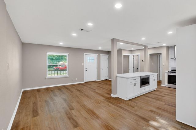 1006 Ralph Street, Grand Prairie, TX 75051