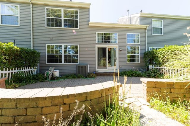 754 Savannah Lane, Crystal Lake, IL 60014