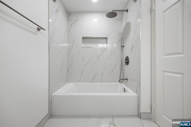 2 Constitution Court 1001, Hoboken, NJ 07030