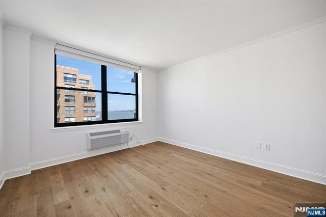 2 Constitution Court 1001, Hoboken, NJ 07030