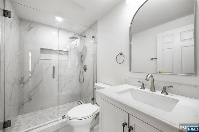 2 Constitution Court 1001, Hoboken, NJ 07030