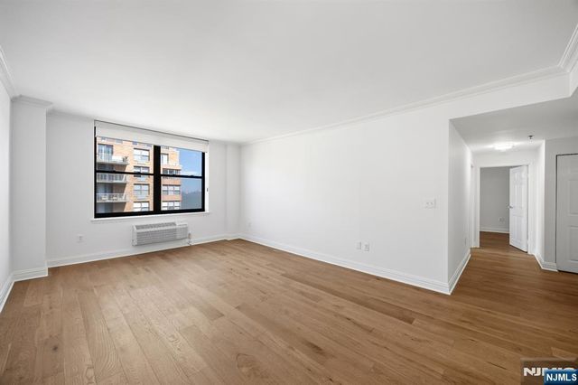 2 Constitution Court 1001, Hoboken, NJ 07030