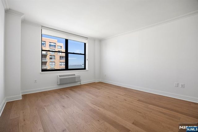 2 Constitution Court 1001, Hoboken, NJ 07030