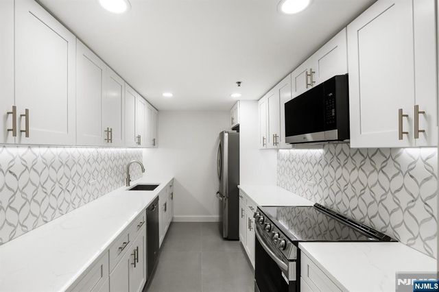 2 Constitution Court 1001, Hoboken, NJ 07030