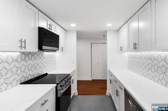 2 Constitution Court 1001, Hoboken, NJ 07030