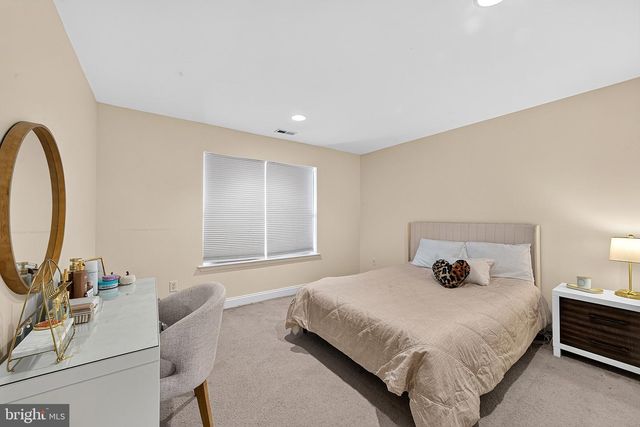 109 GLACIER DR, Berlin, NJ 08009