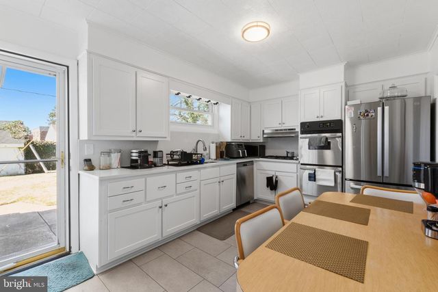 8112 GILBERT ST, Philadelphia, PA 19150