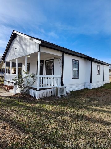 604 N Oak Street, Checotah, OK 74426