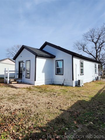 604 N Oak Street, Checotah, OK 74426