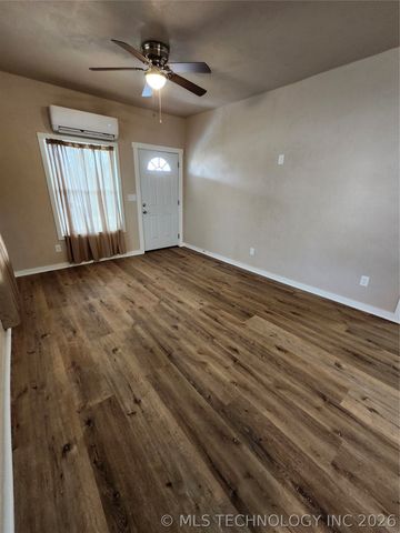 604 N Oak Street, Checotah, OK 74426