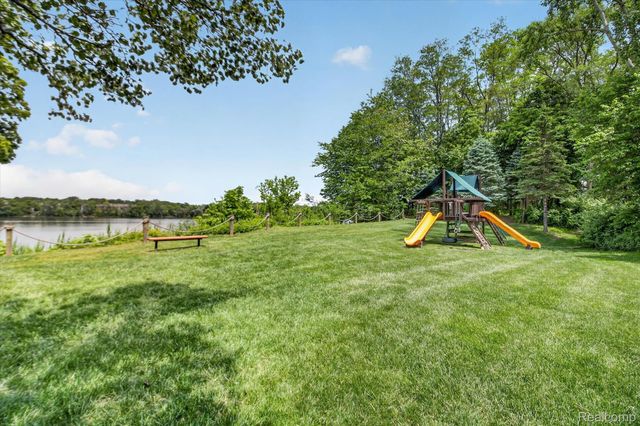49271 Laguna Drive, Van Buren Charter Township, MI 48111