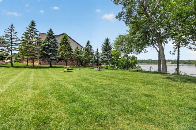 49271 Laguna Drive, Van Buren Charter Township, MI 48111
