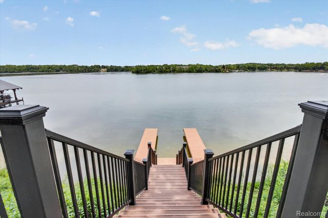 49271 Laguna Drive, Van Buren Charter Township, MI 48111