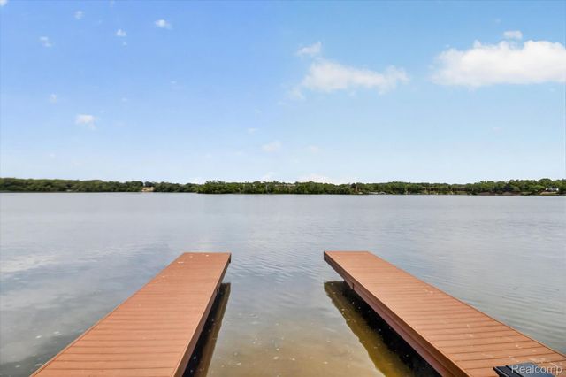 49271 Laguna Drive, Van Buren Charter Township, MI 48111
