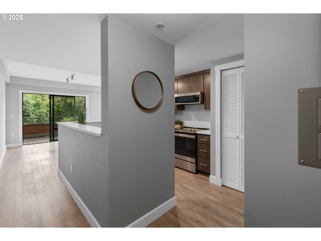 701 COLUMBIA St 311, Vancouver, WA 98660