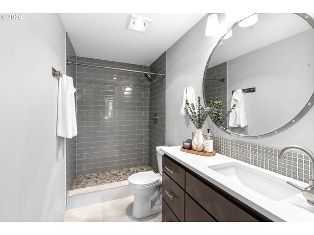 701 COLUMBIA St 311, Vancouver, WA 98660
