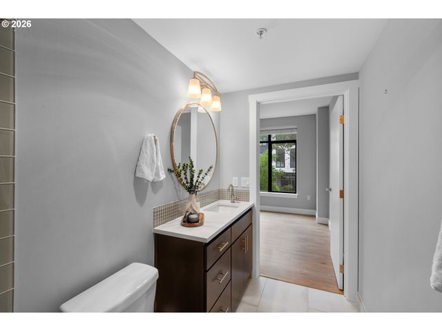 701 COLUMBIA St 311, Vancouver, WA 98660