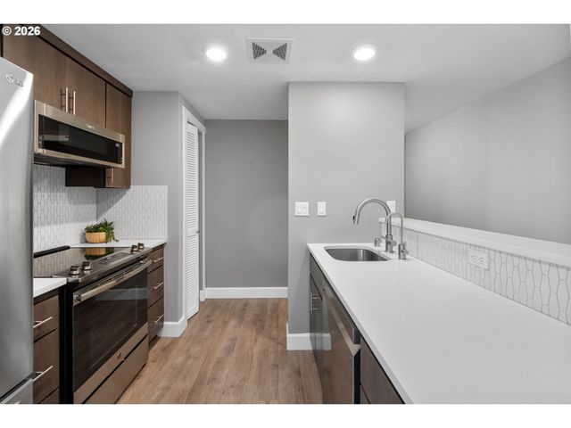 701 COLUMBIA St 311, Vancouver, WA 98660