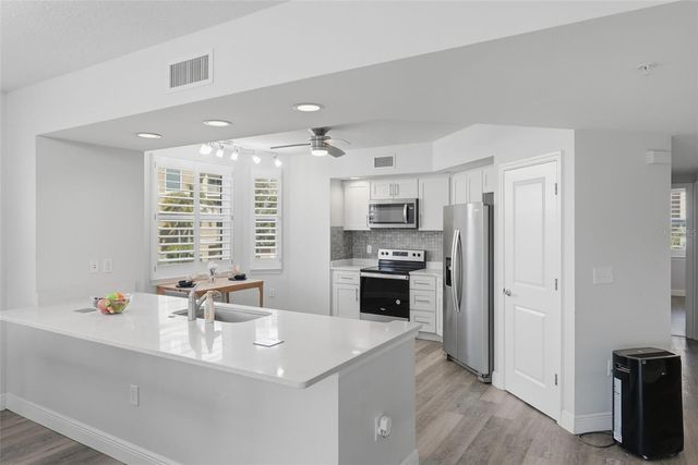 960 STARKEY ROAD 8106, Largo, FL 33771