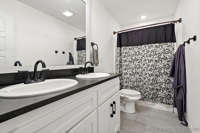 2035 E 138th Place S, Bixby, OK 74008