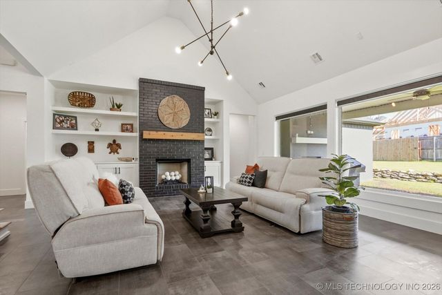 2035 E 138th Place S, Bixby, OK 74008