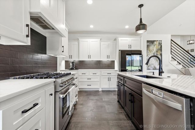 2035 E 138th Place S, Bixby, OK 74008