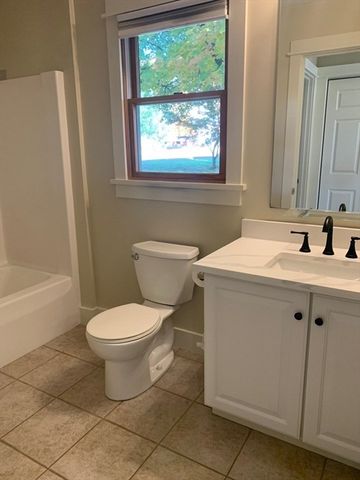 48 Chapel St A, Northampton, MA 01060