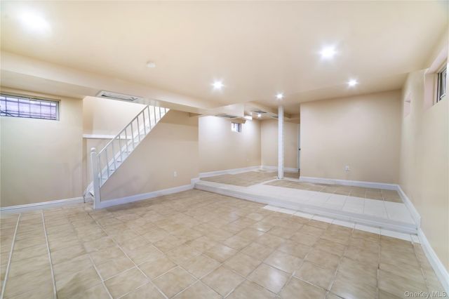 119-23 177th Place, Saint Albans, NY 11434