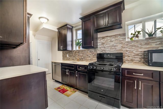 119-23 177th Place, Saint Albans, NY 11434