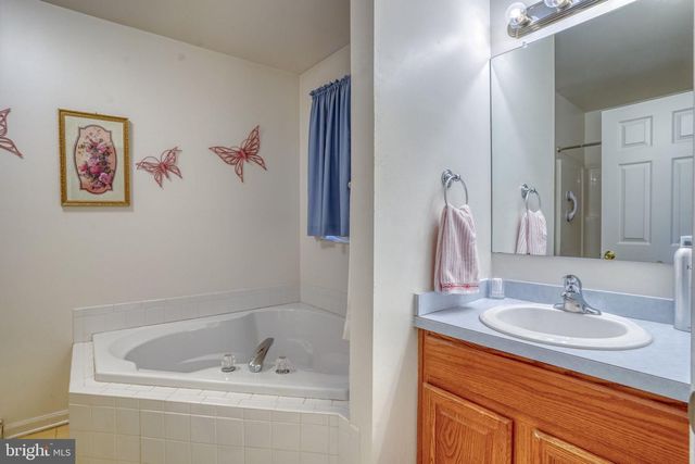 318 DETJEN DR, Hockessin, DE 19707