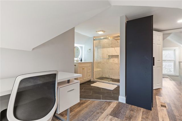 31 Harrison St, Crafton, PA 15205