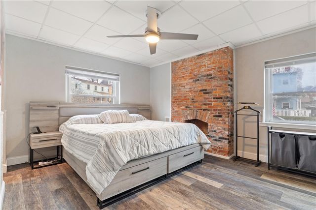 31 Harrison St, Crafton, PA 15205