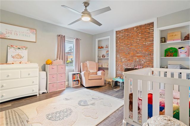 31 Harrison St, Crafton, PA 15205