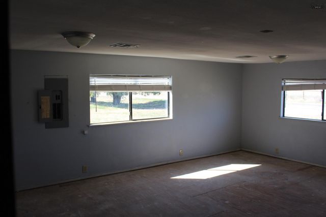 5817 FM 1206, Iowa Park, TX 76367