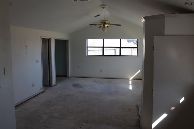 5817 FM 1206, Iowa Park, TX 76367