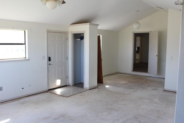 5817 FM 1206, Iowa Park, TX 76367