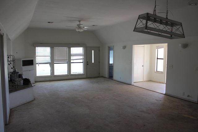 5817 FM 1206, Iowa Park, TX 76367