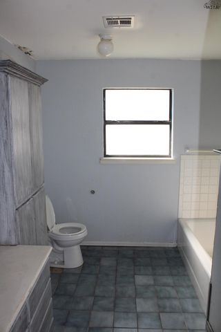 5817 FM 1206, Iowa Park, TX 76367