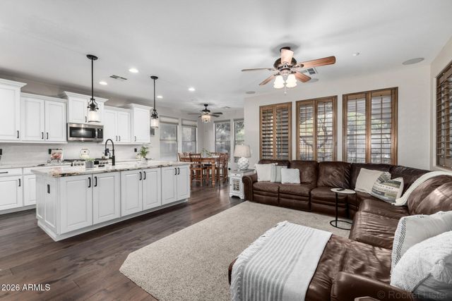 12134 W LONE TREE Trail, Peoria, AZ 85383