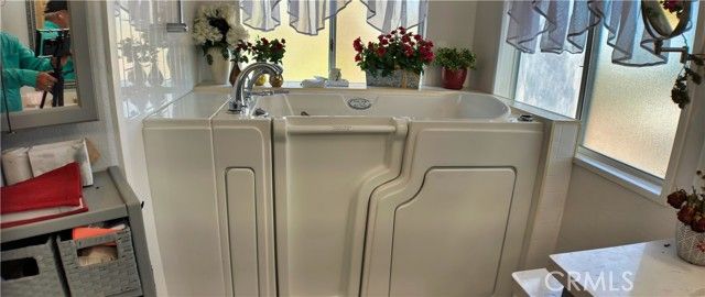 10975 Decker, Oak Hills, CA 92344