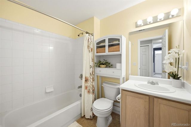 8500 E Jefferson Avenue 2F, Denver, CO 80237