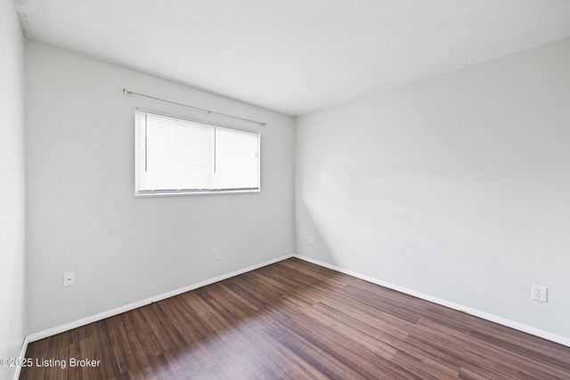 7520 Blue Wing Dr, Louisville, KY 40258