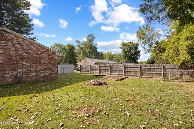 7520 Blue Wing Dr, Louisville, KY 40258