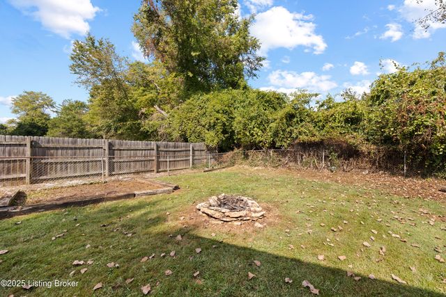 7520 Blue Wing Dr, Louisville, KY 40258