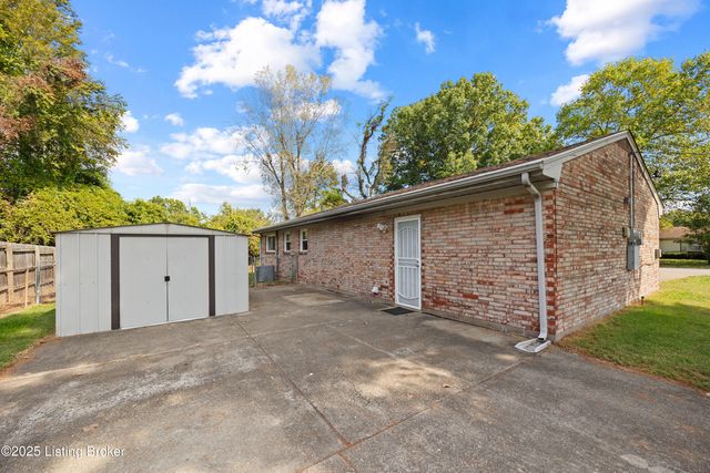 7520 Blue Wing Dr, Louisville, KY 40258