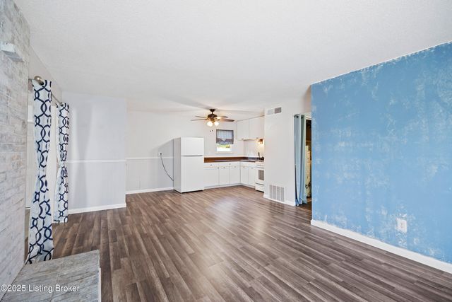 7520 Blue Wing Dr, Louisville, KY 40258