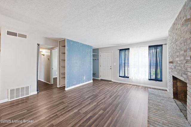 7520 Blue Wing Dr, Louisville, KY 40258