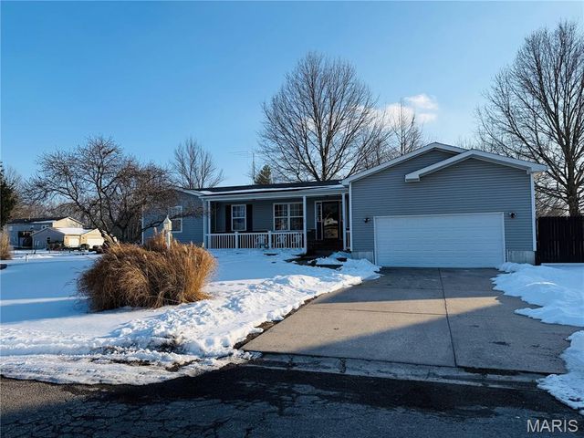 34113 Canoe Court, Brighton, IL 62012