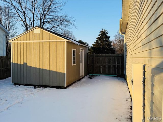 34113 Canoe Court, Brighton, IL 62012